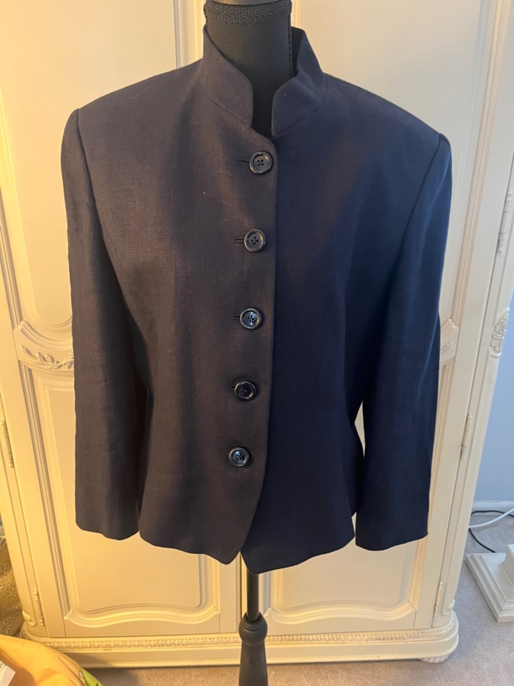 Ellen Tracy 100% Linen Deep Navy Button-Up Stand up Collar. Fitted Blazer